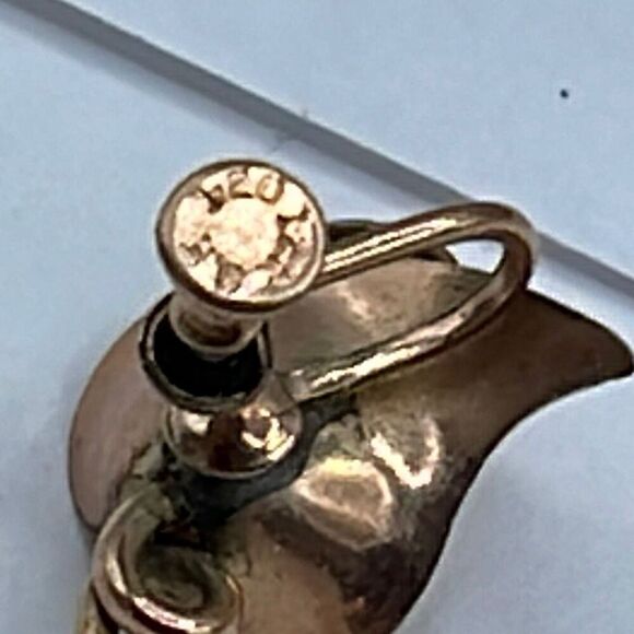 Vintage 1/20 th 12K G.F. Screw back earrings - Picture 6 of 7